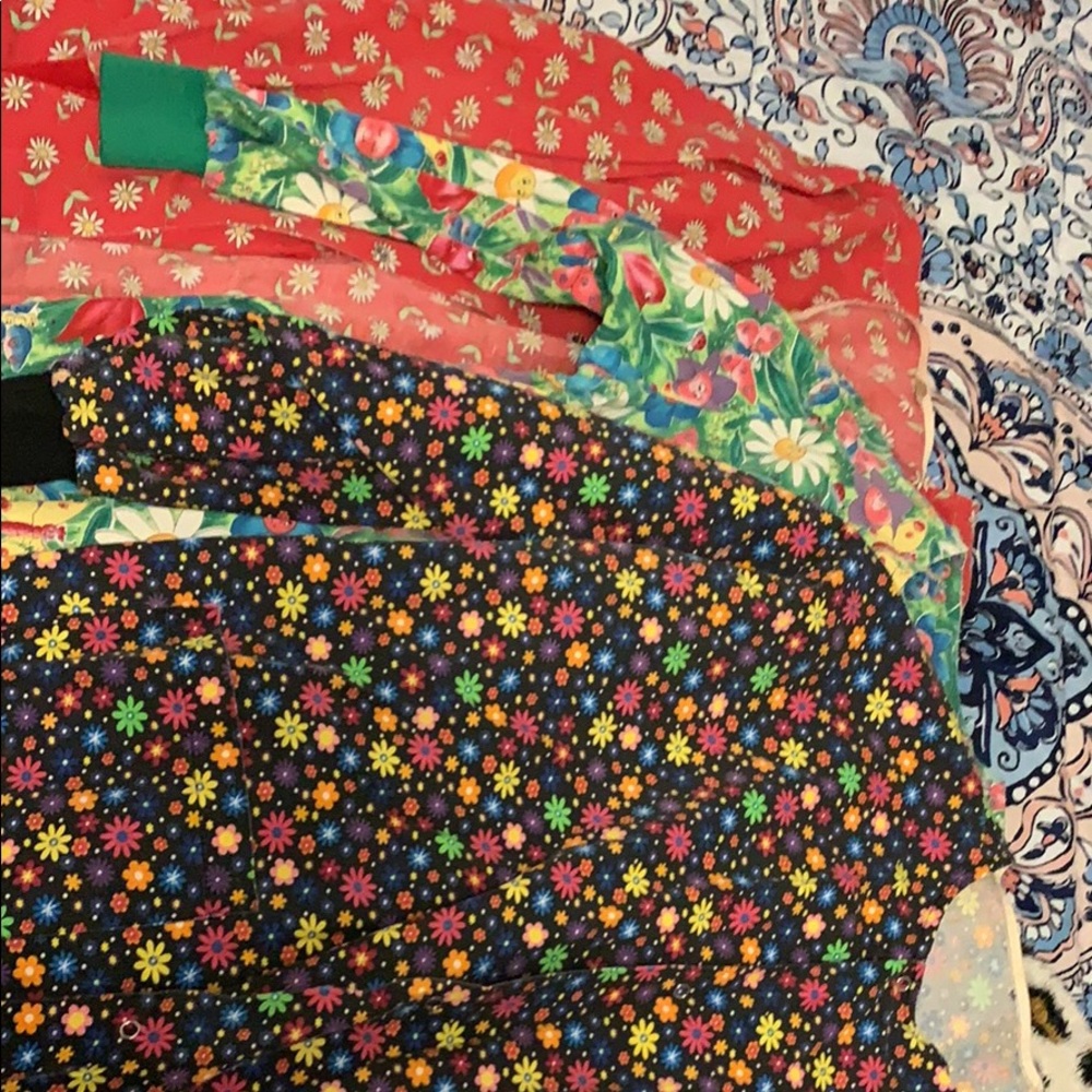 3 scrub jackets 2 scrub tops size large